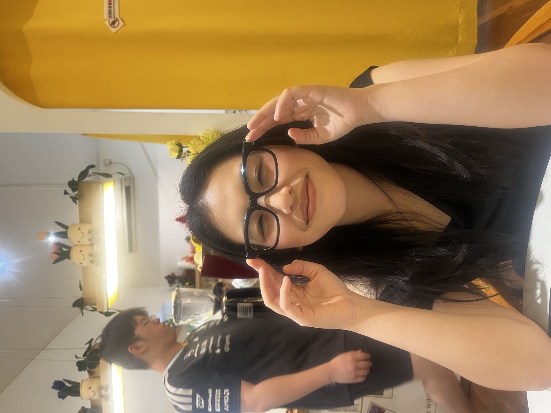 Pacal wearing skena glasses at the es serut place